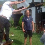 Цветан Цветанов се полива с вода