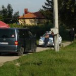 Полицай се  подпира при акция за задържане на "купувачи на гласове"