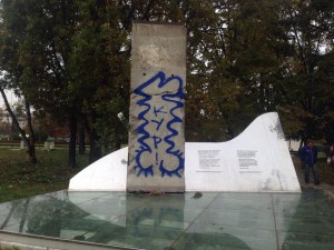 Сега си го представете с ядрено куфарче, а, добре ли е! Кур