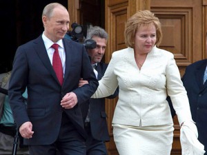 ВЕНЕЛИНА ГОЧЕВА СЕ НАПЪХА В „ГОЛЯМ ШЛЕМ” КАТО ДВОЙНИЧКА НА ЕКС ПУТИНА Венелина Гочева