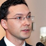 даниел митов