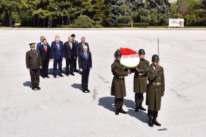 дост местан