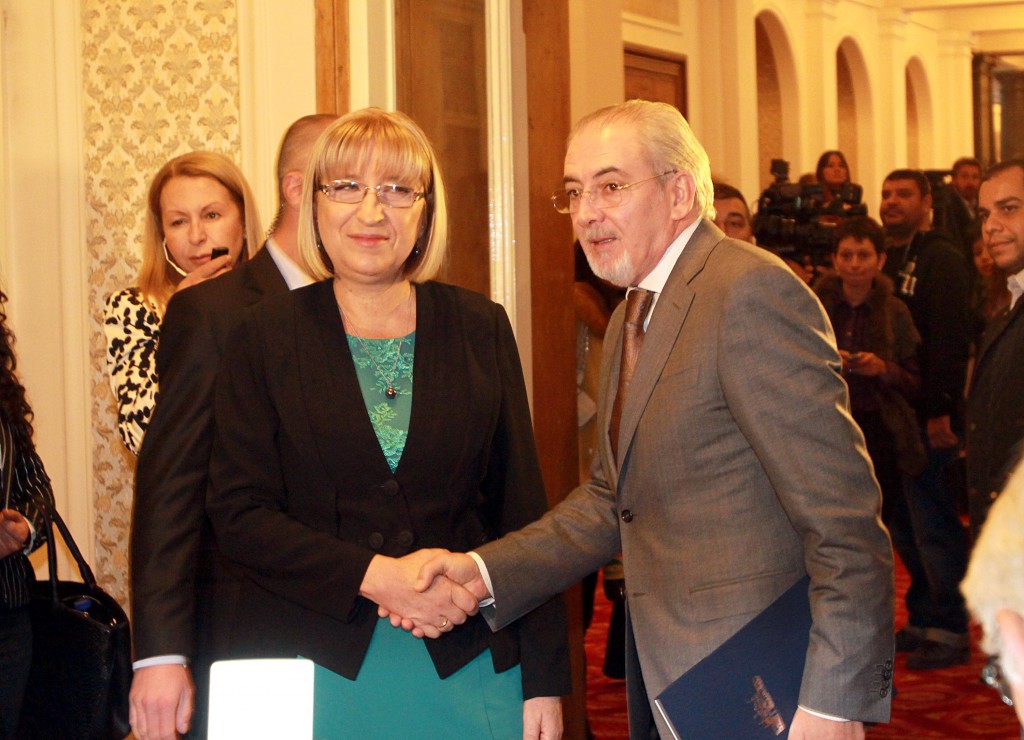 ЦЕЦКА ЦАЧЕВА И ЛЮТВИ МЕСТАН