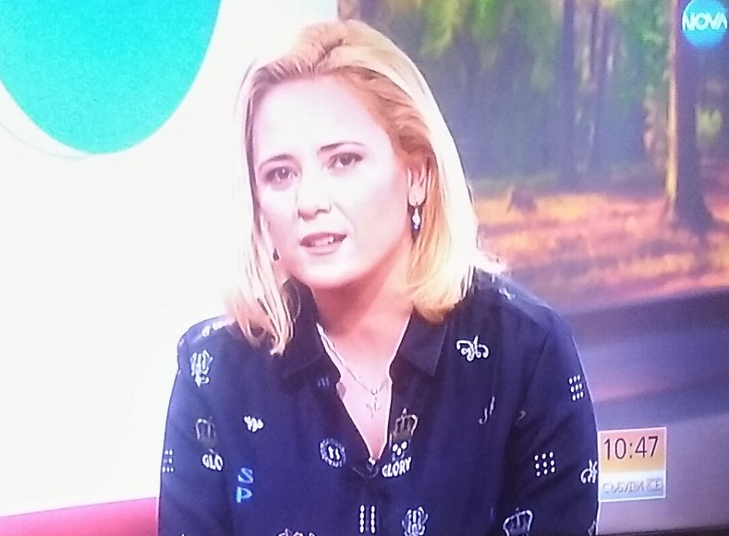 ЛОРА КРУМОВА