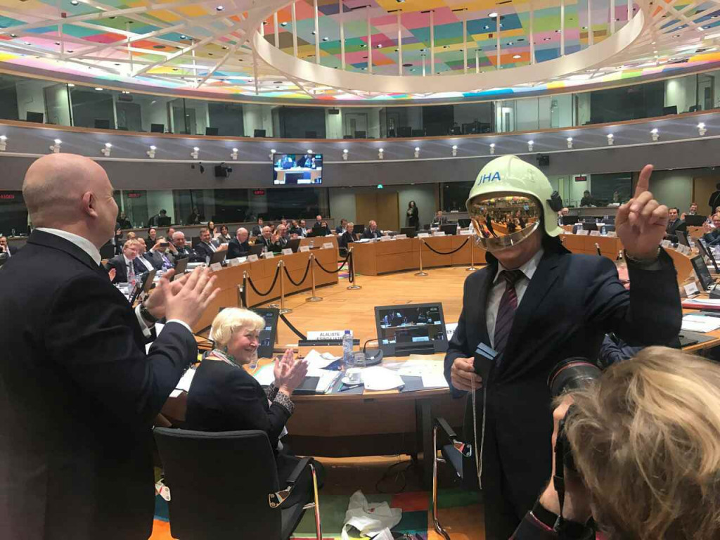 ВАЛЕНТИН РАДЕВ