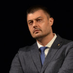 ОЛЯХТЕ СЕ! КАК Е ВЪЗМОЖНО ВСИЧКИ МЕДИИ ДА ПУБЛИКУВАТ ПИАР ПОРЪЧКОВО ИНТЕРВЮ НА ГИНКА БЕЗ СНИМКА, БЕЗ ДА Е ЯСНО КОЙ ЗАДАВА ВЪПРОСИТЕ И КОЙ МУ ОТГОВАРЯ! НИКОЛАЙ БАРЕКОВ