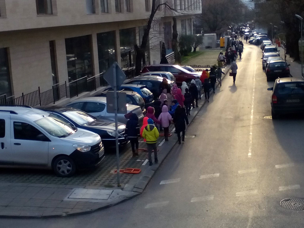 В ДЕНЯ НА НАЦИОНАЛЕН ТРАУР ОБЩИНА – ВАРНА С ТУМБА-ЛУМБА ВЕСЕЛБА , ПОЛЯТА С ВИНО. ПОЛИЦИЯТА НЕ РЕАГИРА, НАЛАГА СЕ НАМЕСА ОТ МВР В СТОЛИЦАТА! ОБЩИНА ВАРНА