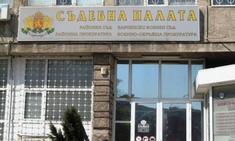ПЕТ ДЕЙСТВИЯ ВЪВ ВАРНЕНСКА СЪДЕБНА ОКОЛИЯ С ГЛАВЕН ГЕРОЙ АБСУРДЪТ. В ЧУДНАТА СТАРАНА АБСУРДИСТАН ВРС