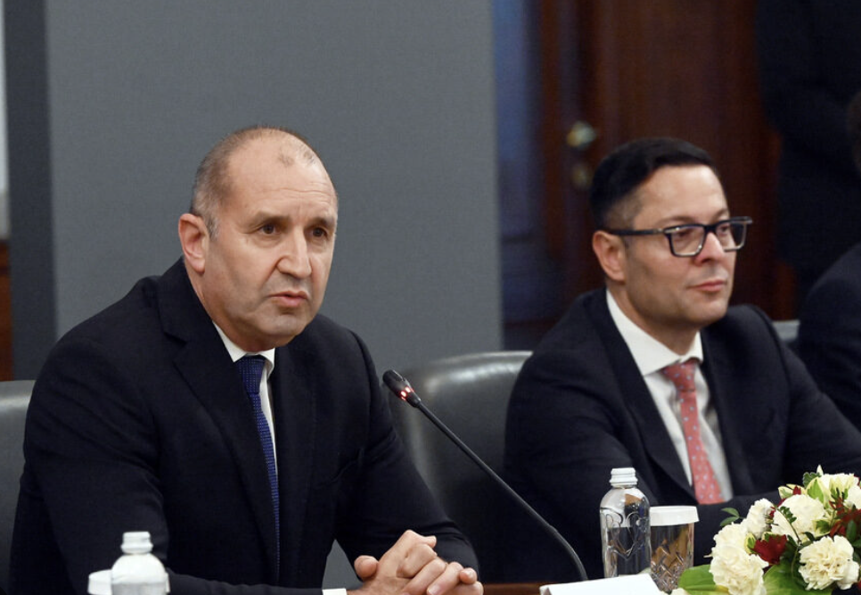 РУМЕН РАДЕВ СЛЕДВА „ШАРЛАТАНИТЕ“ – ЛЕПНА СМЕШНИКА РЕДАНСКИ ЗА ГЕБРЕВ. РАДЕВ И ПУЛЕВ, НЯМА ЛИ ДА СЕ ЗАСРАМИТЕ?!
